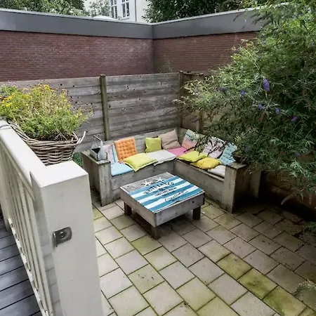 Trendy District Patio Retreat *